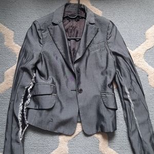 🗽 BCBG shredded sleeve blazer